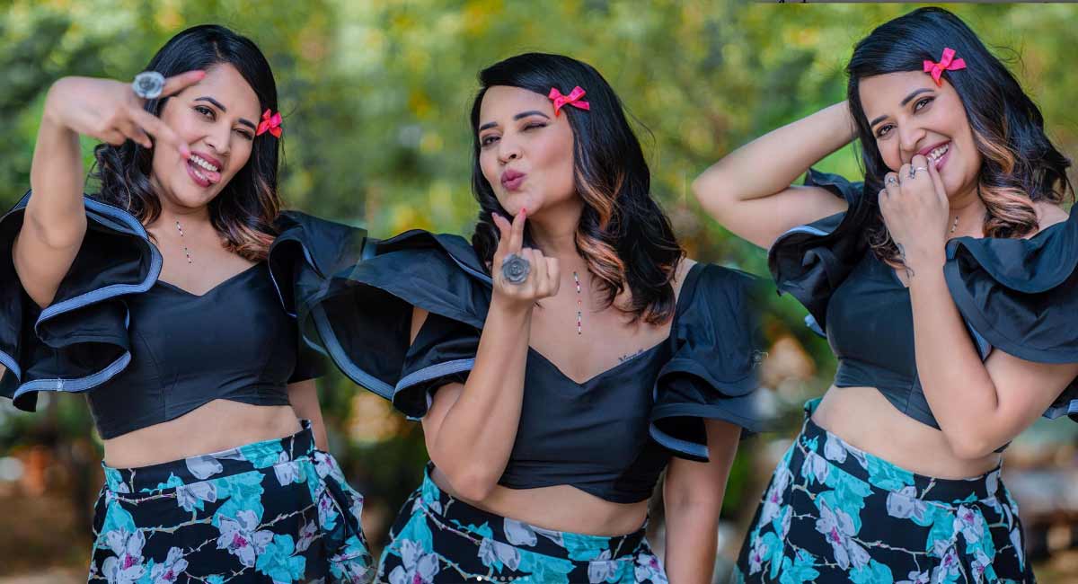 anasuya stolen youth hearts with her new photo shoot