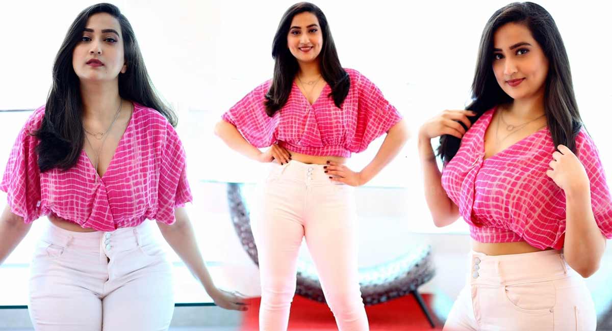 Manjusha : పింక్ కలర్ డ్రెస్ లో అందాలొలికే ఇస్తున్న బుల్లితెర భామ మంజూష. beautiful Manjusha in a pink color dress